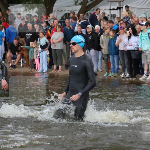 23.06.2024 - Viking Triathlon H.Heesch http://msf.ph/oto/6344807 23.06.2024 10:07:00 Schwimmen 19, 79, 80, 156, 221, 341, 384, 391, 479, 525, 526, 547, 602, 615 meine-sportfotos.de