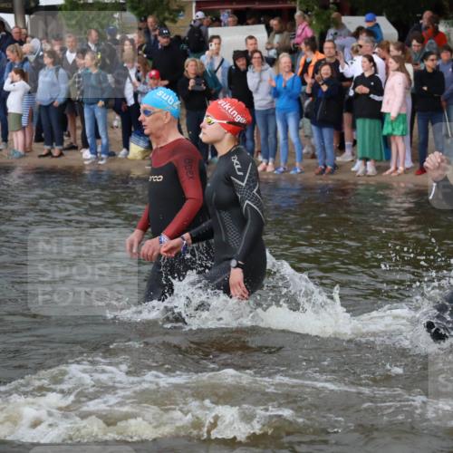 23.06.2024 - Viking Triathlon H.Heesch http://msf.ph/oto/6344811 23.06.2024 10:07:00 Schwimmen 19, 79, 80, 156, 221, 341, 384, 391, 479, 525, 526, 547, 602, 615 meine-sportfotos.de