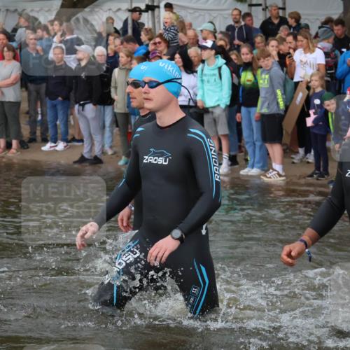 23.06.2024 - Viking Triathlon H.Heesch http://msf.ph/oto/6344816 23.06.2024 10:07:02 Schwimmen 19, 79, 80, 221, 241, 325, 341, 384, 441, 479, 513, 525, 526, 547, 602, 615, 647 meine-sportfotos.de