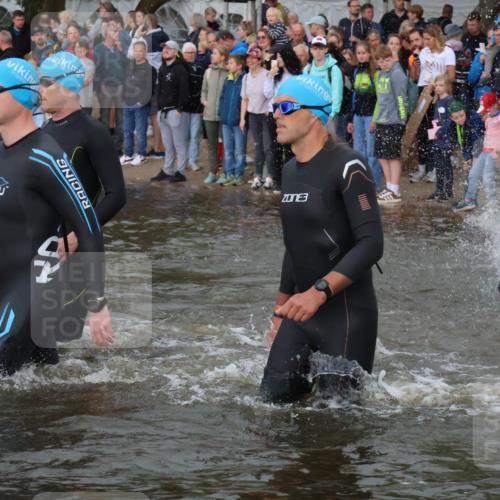 23.06.2024 - Viking Triathlon H.Heesch http://msf.ph/oto/6344821 23.06.2024 10:07:02 Schwimmen 19, 79, 80, 221, 241, 325, 341, 384, 441, 479, 513, 525, 526, 547, 602, 615, 647 meine-sportfotos.de