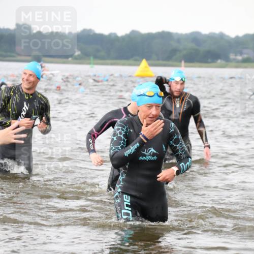 23.06.2024 - Viking Triathlon H.Heesch http://msf.ph/oto/6344852 23.06.2024 10:42:03 Schwimmen 27, 133, 171, 320, 321, 437, 522, 647 meine-sportfotos.de