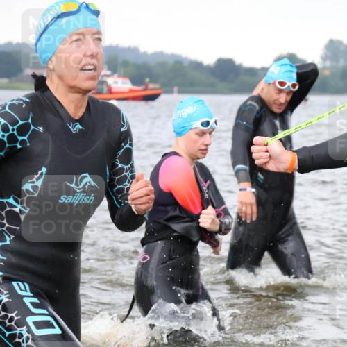23.06.2024 - Viking Triathlon H.Heesch http://msf.ph/oto/6344856 23.06.2024 10:42:09 Schwimmen 27, 93, 133, 210, 320, 321, 437, 497, 522, 647 meine-sportfotos.de