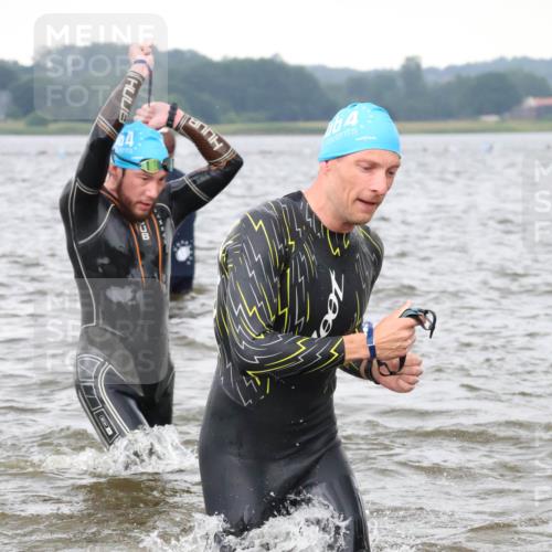 23.06.2024 - Viking Triathlon H.Heesch http://msf.ph/oto/6344859 23.06.2024 10:42:11 Schwimmen 27, 93, 133, 210, 320, 321, 497, 522, 647 meine-sportfotos.de