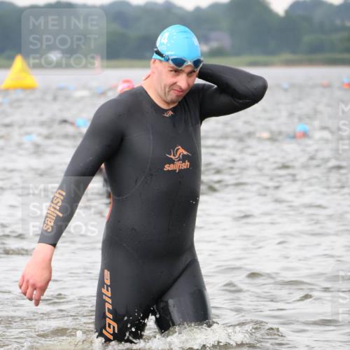 23.06.2024 - Viking Triathlon H.Heesch http://msf.ph/oto/6344867 23.06.2024 10:42:15 Schwimmen 27, 93, 210, 271, 320, 321, 497, 522 meine-sportfotos.de