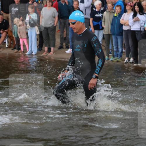 23.06.2024 - Viking Triathlon H.Heesch http://msf.ph/oto/6344899 23.06.2024 10:07:24 Schwimmen 57, 85, 92, 159, 179, 213, 248, 272, 315, 357, 399, 406, 411, 540, 612, 629, 630 meine-sportfotos.de