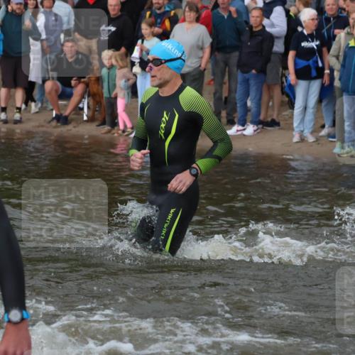 23.06.2024 - Viking Triathlon H.Heesch http://msf.ph/oto/6344915 23.06.2024 10:07:29 Schwimmen 56, 57, 85, 92, 159, 179, 213, 227, 248, 315, 333, 411, 540, 609, 629, 637 meine-sportfotos.de