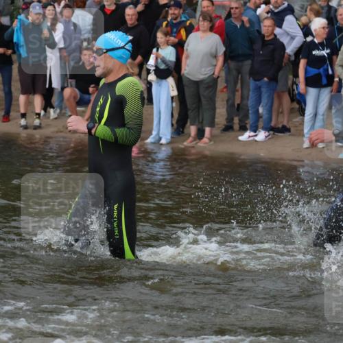 23.06.2024 - Viking Triathlon H.Heesch http://msf.ph/oto/6344918 23.06.2024 10:07:29 Schwimmen 56, 57, 85, 92, 159, 179, 213, 227, 248, 315, 333, 411, 540, 609, 629, 637 meine-sportfotos.de