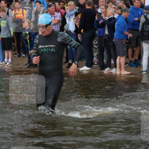 23.06.2024 - Viking Triathlon H.Heesch http://msf.ph/oto/6345041 23.06.2024 10:07:51 Schwimmen 527 meine-sportfotos.de