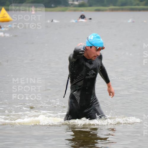 23.06.2024 - Viking Triathlon H.Heesch http://msf.ph/oto/6345141 23.06.2024 10:25:14 Schwimmen 25 meine-sportfotos.de