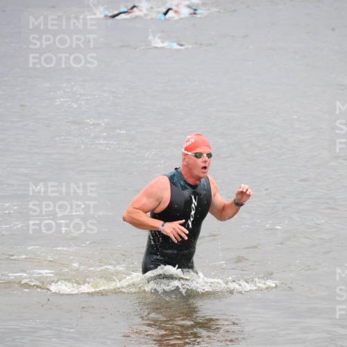 23.06.2024 - Viking Triathlon H.Heesch http://msf.ph/oto/6345167 23.06.2024 10:25:26 Schwimmen 25, 658 meine-sportfotos.de