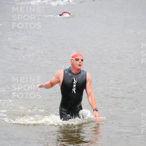23.06.2024 - Viking Triathlon H.Heesch http://msf.ph/oto/6345171 23.06.2024 10:25:26 Schwimmen 25, 658 meine-sportfotos.de