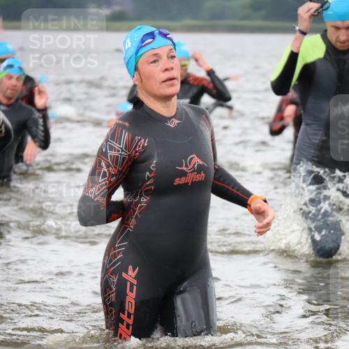23.06.2024 - Viking Triathlon H.Heesch http://msf.ph/oto/6345187 23.06.2024 10:45:17 Schwimmen 375, 443, 480, 493, 652 meine-sportfotos.de