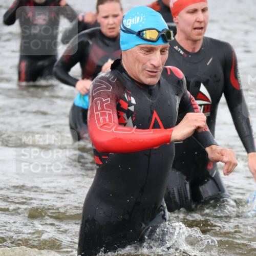 23.06.2024 - Viking Triathlon H.Heesch http://msf.ph/oto/6345199 23.06.2024 10:45:19 Schwimmen 267, 375, 380, 443, 480, 493, 495, 652 meine-sportfotos.de
