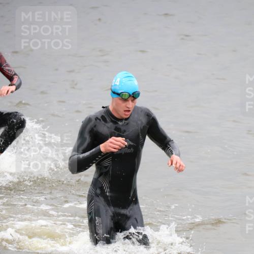 23.06.2024 - Viking Triathlon H.Heesch http://msf.ph/oto/6345200 23.06.2024 10:26:20 Schwimmen 1, 106, 516 meine-sportfotos.de