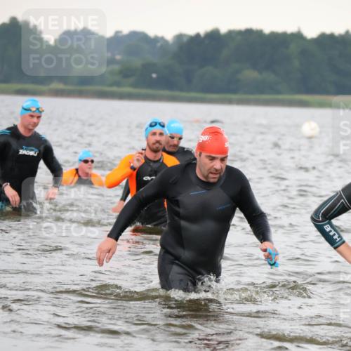 23.06.2024 - Viking Triathlon H.Heesch http://msf.ph/oto/6345224 23.06.2024 10:45:30 Schwimmen 54, 63, 220, 267, 274, 343, 375, 380, 403, 495, 506 meine-sportfotos.de