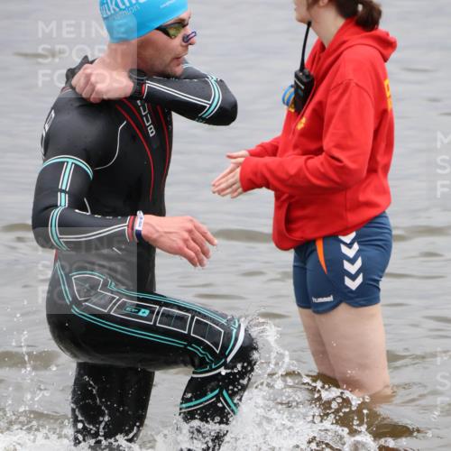 23.06.2024 - Viking Triathlon H.Heesch http://msf.ph/oto/6345230 23.06.2024 10:26:32 Schwimmen 1, 3, 4, 10, 106, 293, 350, 465 meine-sportfotos.de