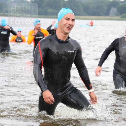23.06.2024 - Viking Triathlon H.Heesch http://msf.ph/oto/6345240 23.06.2024 10:45:34 Schwimmen 54, 63, 220, 274, 343, 403, 430, 506, 641 meine-sportfotos.de