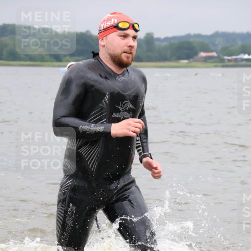 23.06.2024 - Viking Triathlon H.Heesch http://msf.ph/oto/6345352 23.06.2024 10:28:00 Schwimmen 108, 494, 661 meine-sportfotos.de