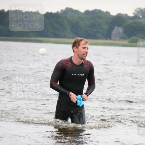 23.06.2024 - Viking Triathlon H.Heesch http://msf.ph/oto/6345476 23.06.2024 10:47:38 Schwimmen 19, 57, 132, 357, 370, 423 meine-sportfotos.de