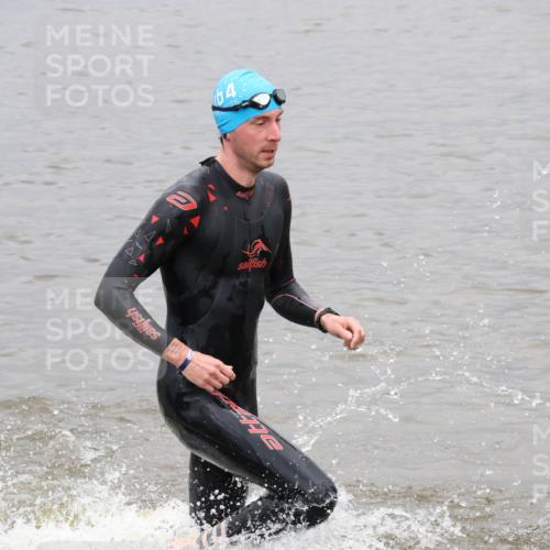 23.06.2024 - Viking Triathlon H.Heesch http://msf.ph/oto/6345503 23.06.2024 10:29:39 Schwimmen 142, 233, 246, 354, 483 meine-sportfotos.de