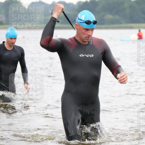 23.06.2024 - Viking Triathlon H.Heesch http://msf.ph/oto/6345586 23.06.2024 10:48:25 Schwimmen 21, 79, 422 meine-sportfotos.de