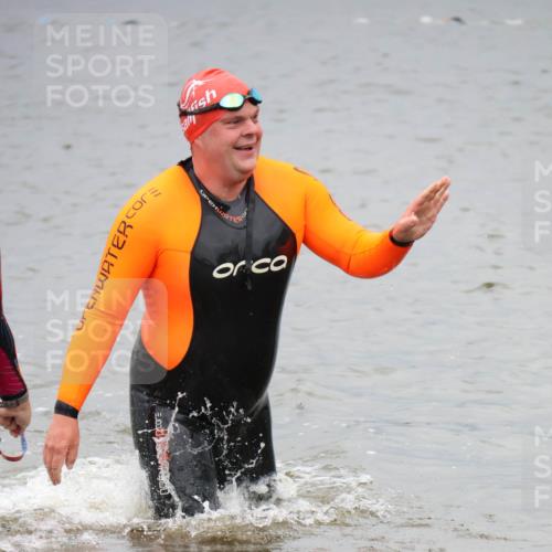 23.06.2024 - Viking Triathlon H.Heesch http://msf.ph/oto/6345608 23.06.2024 10:30:28 Schwimmen 324, 656 meine-sportfotos.de