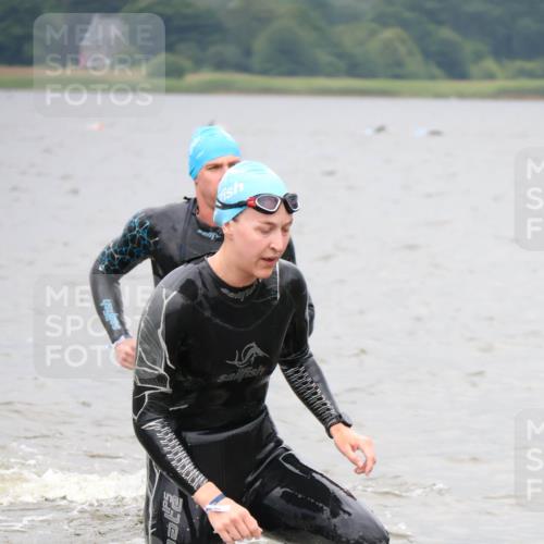 23.06.2024 - Viking Triathlon H.Heesch http://msf.ph/oto/6345641 23.06.2024 10:30:45 Schwimmen 8, 144, 295 meine-sportfotos.de