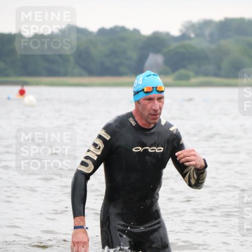 23.06.2024 - Viking Triathlon H.Heesch http://msf.ph/oto/6345693 23.06.2024 10:49:23 Schwimmen 112 meine-sportfotos.de