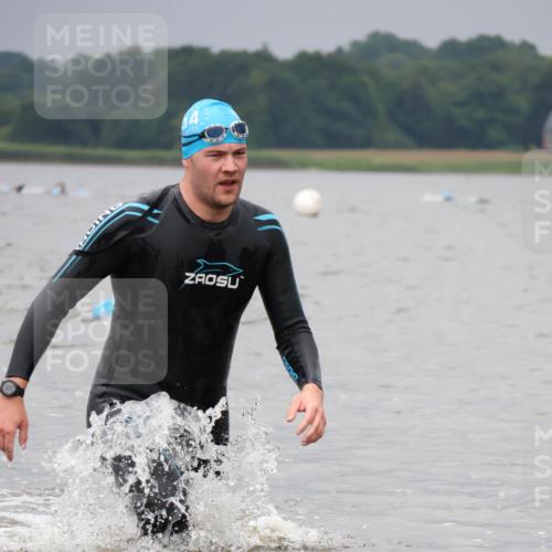 23.06.2024 - Viking Triathlon H.Heesch http://msf.ph/oto/6345740 23.06.2024 10:31:43 Schwimmen 107 meine-sportfotos.de