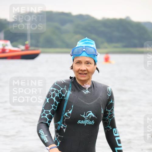 23.06.2024 - Viking Triathlon H.Heesch http://msf.ph/oto/6345929 23.06.2024 10:51:24 Schwimmen 49, 253, 501 meine-sportfotos.de