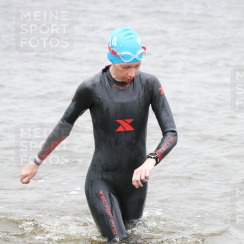 23.06.2024 - Viking Triathlon H.Heesch http://msf.ph/oto/6346031 23.06.2024 10:53:02 Schwimmen 145, 207, 444, 481 meine-sportfotos.de