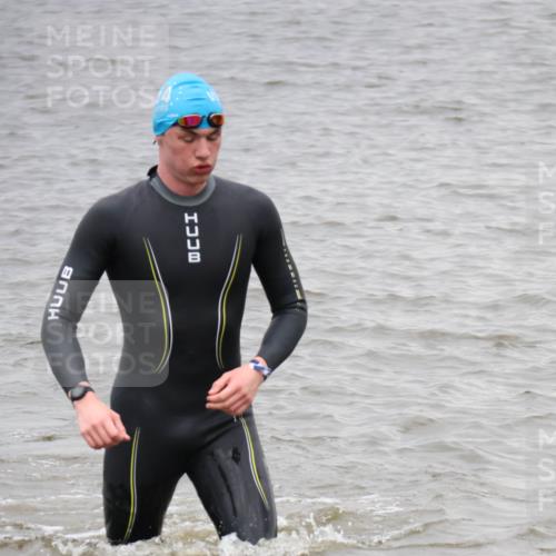 23.06.2024 - Viking Triathlon H.Heesch http://msf.ph/oto/6346055 23.06.2024 10:53:23 Schwimmen 241, 411, 536, 629 meine-sportfotos.de