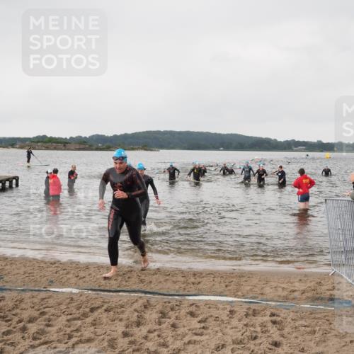 23.06.2024 - Viking Triathlon MichiJ http://msf.ph/oto/6346470 23.06.2024 10:42:48 Schwimmen 390, 424 meine-sportfotos.de