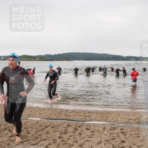 23.06.2024 - Viking Triathlon MichiJ http://msf.ph/oto/6346474 23.06.2024 10:42:49 Schwimmen 390, 424 meine-sportfotos.de