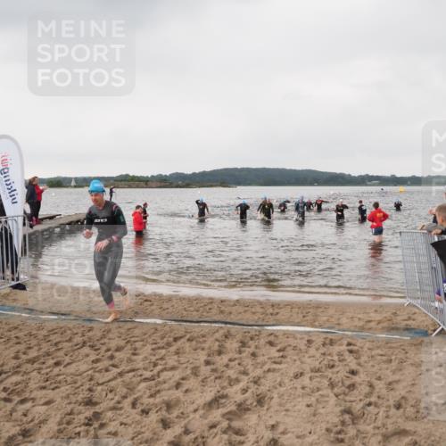 23.06.2024 - Viking Triathlon MichiJ http://msf.ph/oto/6346476 23.06.2024 10:42:51 Schwimmen 390, 424 meine-sportfotos.de