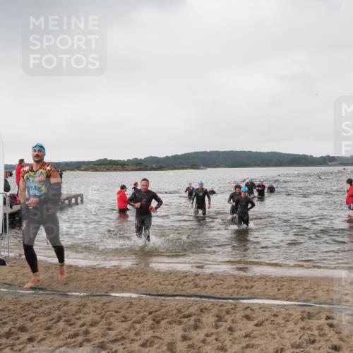 23.06.2024 - Viking Triathlon MichiJ http://msf.ph/oto/6346611 23.06.2024 10:43:37 Schwimmen 65, 347, 496, 537, 633 meine-sportfotos.de