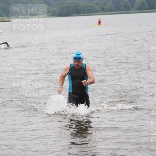 23.06.2024 - Viking Triathlon MichiJ http://msf.ph/oto/6349440 23.06.2024 10:58:47 Schwimmen 329 meine-sportfotos.de