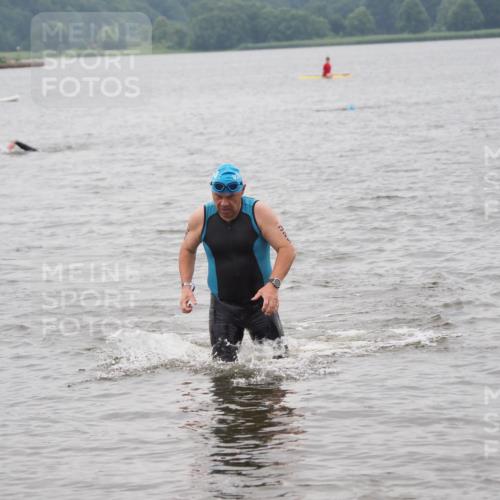 23.06.2024 - Viking Triathlon MichiJ http://msf.ph/oto/6349446 23.06.2024 10:58:47 Schwimmen 329 meine-sportfotos.de