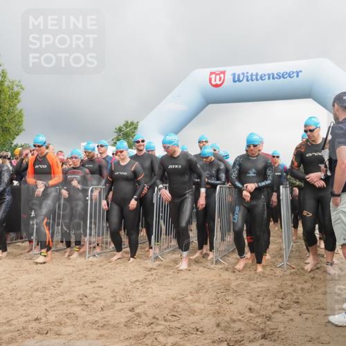 23.06.2024 - Viking Triathlon KatJ http://msf.ph/oto/6351184 23.06.2024 10:03:02 Schwimmen 48, 68, 69, 86, 200, 212, 225, 237, 256, 266, 280, 297, 328, 338, 349, 369, 412, 653 meine-sportfotos.de