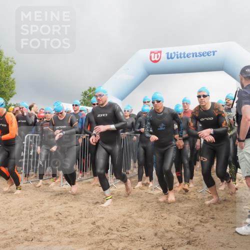 23.06.2024 - Viking Triathlon KatJ http://msf.ph/oto/6351193 23.06.2024 10:03:03 Schwimmen 48, 68, 69, 86, 200, 212, 225, 237, 256, 266, 280, 297, 328, 338, 349, 369, 412, 653 meine-sportfotos.de