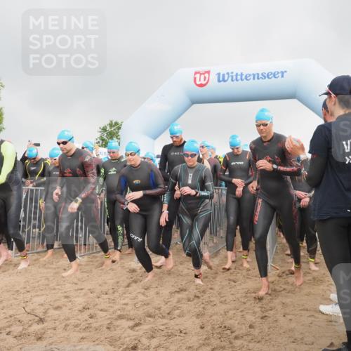23.06.2024 - Viking Triathlon KatJ http://msf.ph/oto/6352137 23.06.2024 10:05:07 Schwimmen 28, 63, 163, 166, 184, 188, 208, 239, 253, 264, 286, 317, 366, 375, 398, 403, 459, 489 meine-sportfotos.de