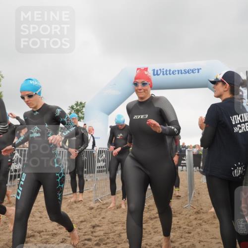 23.06.2024 - Viking Triathlon KatJ http://msf.ph/oto/6352936 23.06.2024 10:07:34 Schwimmen 52, 56, 57, 81, 159, 201, 227, 248, 333, 397, 411, 504, 609, 625, 629, 637 meine-sportfotos.de