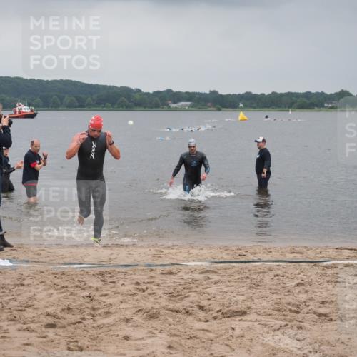 23.06.2024 - Viking Triathlon KatJ http://msf.ph/oto/6353160 23.06.2024 10:25:35 Schwimmen 658, 662 meine-sportfotos.de