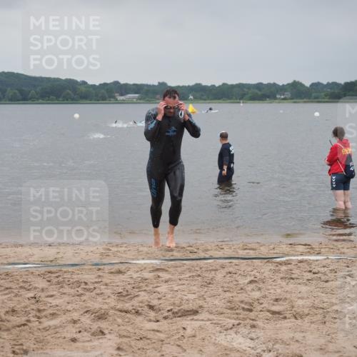 23.06.2024 - Viking Triathlon KatJ http://msf.ph/oto/6353206 23.06.2024 10:25:41 Schwimmen 658, 662 meine-sportfotos.de