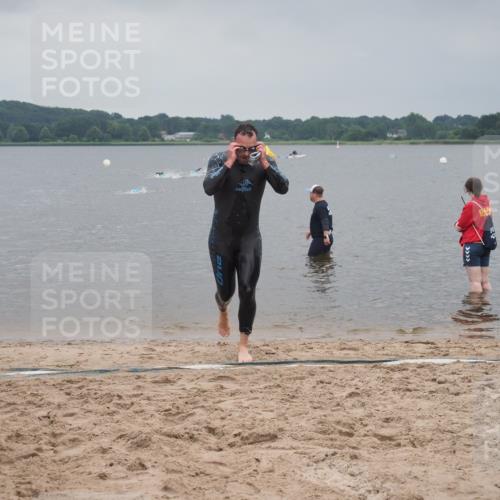23.06.2024 - Viking Triathlon KatJ http://msf.ph/oto/6353207 23.06.2024 10:25:41 Schwimmen 658, 662 meine-sportfotos.de