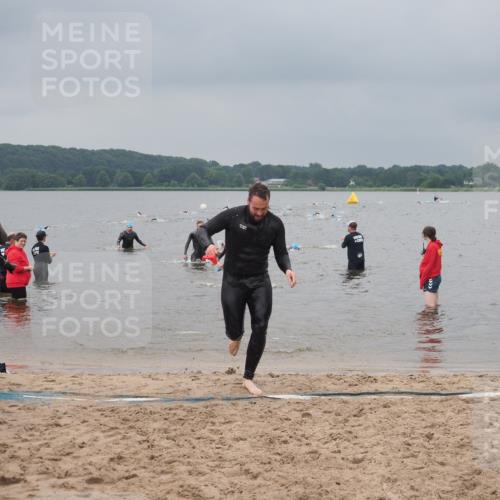 23.06.2024 - Viking Triathlon KatJ http://msf.ph/oto/6355115 23.06.2024 10:31:12 Schwimmen 499, 627 meine-sportfotos.de