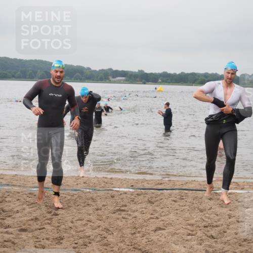 23.06.2024 - Viking Triathlon KatJ http://msf.ph/oto/6356577 23.06.2024 10:35:04 Schwimmen 218, 242, 299, 541 meine-sportfotos.de