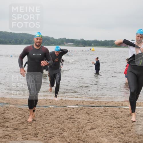 23.06.2024 - Viking Triathlon KatJ http://msf.ph/oto/6356585 23.06.2024 10:35:04 Schwimmen 218, 242, 299, 541 meine-sportfotos.de