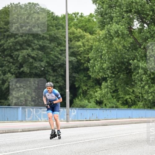 30.06.2024 - hella hamburg halbmarathon Dr. Thomas Lammeyer http://msf.ph/oto/6401880 30.06.2024 08:56:34 Kennedybrücke  meine-sportfotos.de