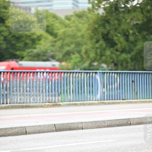 30.06.2024 - hella hamburg halbmarathon Dr. Thomas Lammeyer http://msf.ph/oto/6402683 30.06.2024 08:58:24 Kennedybrücke  meine-sportfotos.de